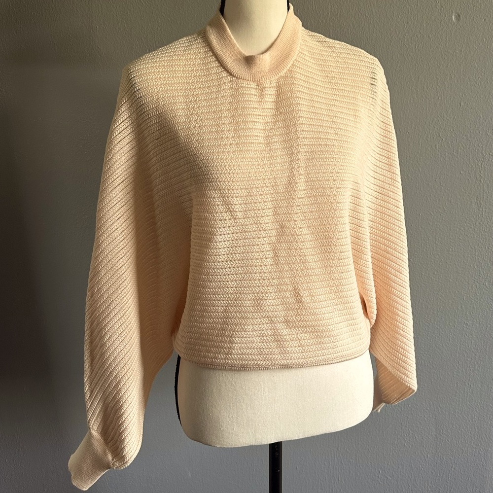 VESTIQUE CREAM OVERSIZED SWEATER. SIZE MEDIUM.